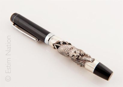 STYLO TIGRE 
Stylo roller en résine noire...