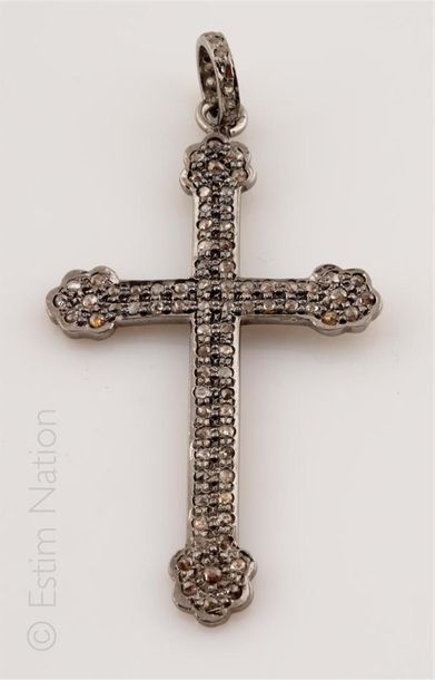 Croix pendentif en argent (925/°°) patiné...