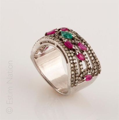 BAGUE DIAMANTS RUBIS EMERAUDES 
Bague en...