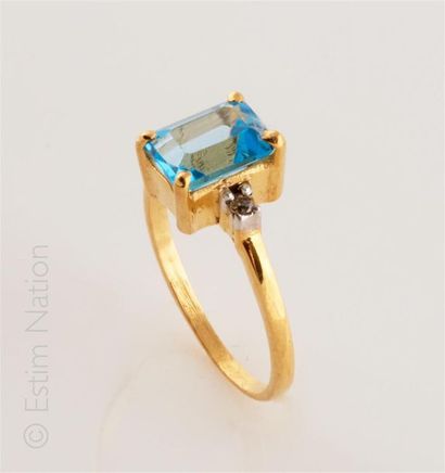 BAGUE TOPAZE DIAMANTS
Bague en argent (925/°°)...