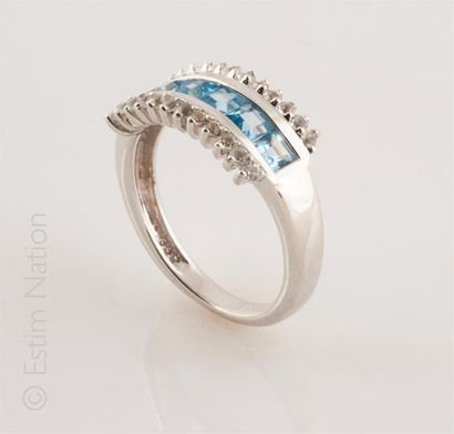 BAGUE TOPAZES
Bague en argent (925/°°) rehaussée...