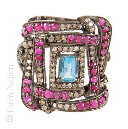 BAGUE RUBIS DIAMANTS TOPAZE 
Bague en argent...