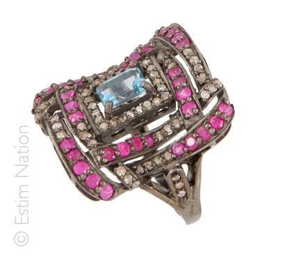 BAGUE RUBIS DIAMANTS TOPAZE 
Bague en argent...