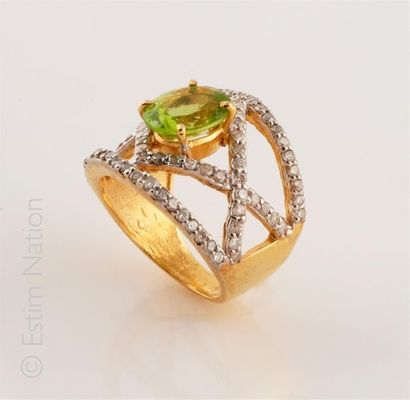 BAGUE PERIDOT DIAMANTS 
Bague en forme de...