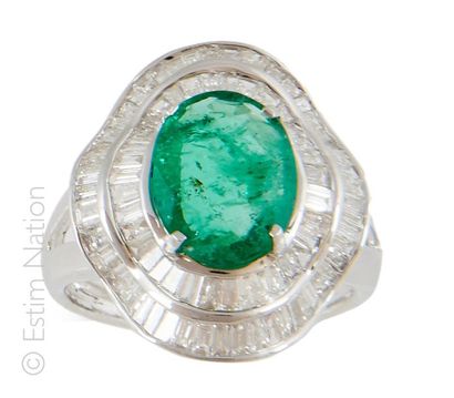 BAGUE EMERAUDE DIAMANTS
Bague en or gris...