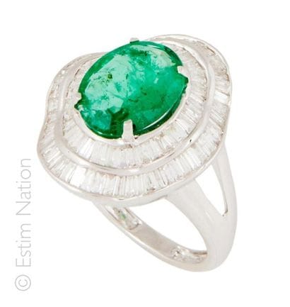 BAGUE EMERAUDE DIAMANTS
Bague en or gris...