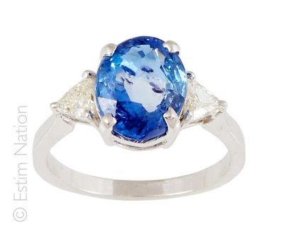 BAGUE SAPHIR DIAMANTS
Bague en or gris 18K...
