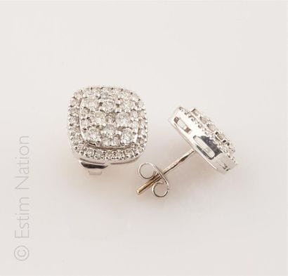 BOUCLES D'OREILLES DIAMANTS
Paire de boucles...
