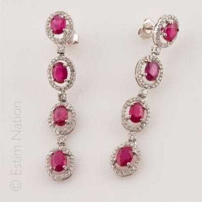 BOUCLES D'OREILLES RUBIS DIAMANTS
Paire de...