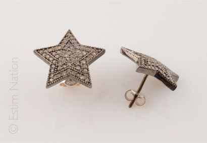 BOUCLES D'OREILLES DIAMANTS
Paire de boucles...