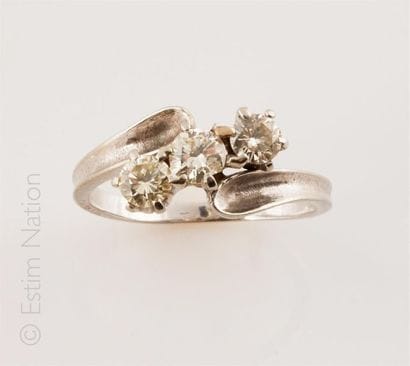 BAGUE DIAMANTS
Bague en or gris 18K (750/°°)...