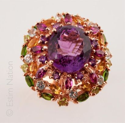 IMPORTANTE BAGUE FLEUR AMETHYSTE 
Bague en...