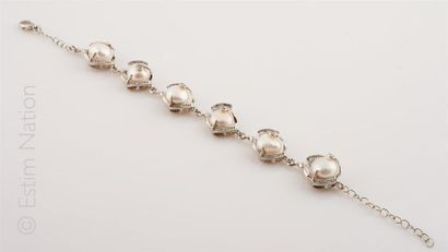 BRACELET PERLES
Bracelet en métal argenté...