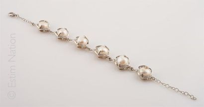 BRACELET PERLES
Bracelet en métal argenté...