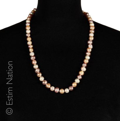 COLLIER PERLES
Long collier composé de perles...