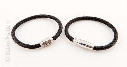 BRACELETS CUIR
Deux bracelets en cuir tressé...