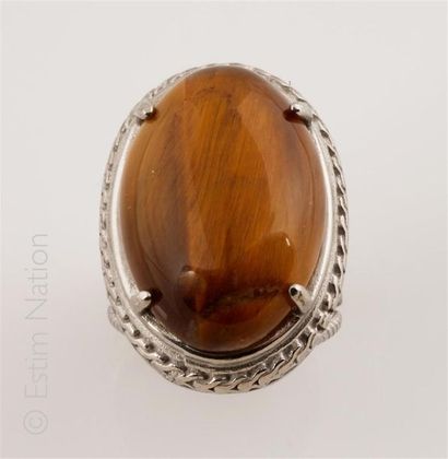 Importante bague en acier rehaussée d'un...