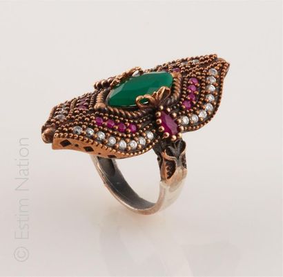 BAGUE EMERAUDES RUBIS 
Importante bague marquise...