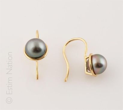 BOUCLES D'OREILLES PERLE DE TAHITI
Paire...