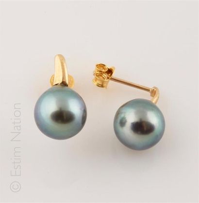 BOUCLES D'OREILLES PERLES DE TAHITI 
Paire...