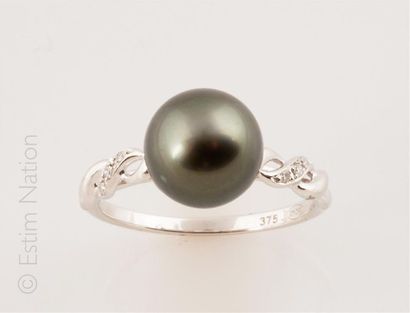 BAGUE PERLE DE TAHITI
Bague en or gris 9K...