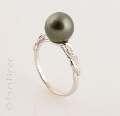 BAGUE PERLE DE TAHITI
Bague en or gris 9K...