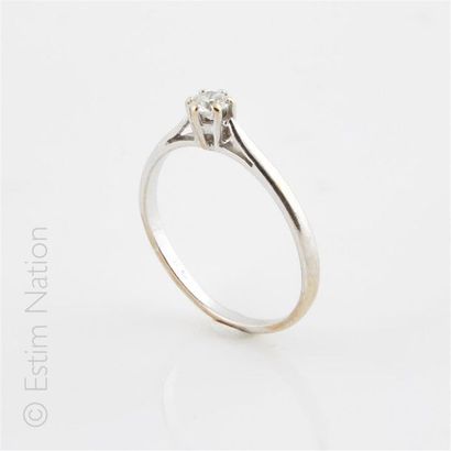 Solitaire en or gris 18K (750°/00) serti...