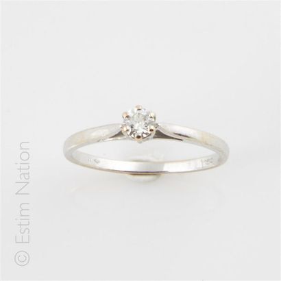 Solitaire en or gris 18K (750°/00) serti...
