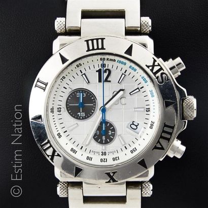 GUESS. Chrono en acier. Cadran signé dateur...