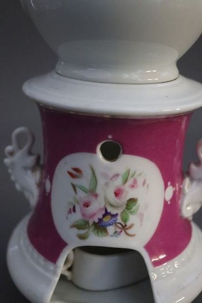 TISANIERE en porcelaine blanche et décor...