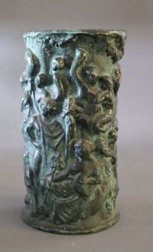 VASE rouleau en faïence à patine brun-vert...