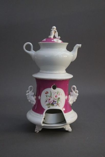 TISANIERE en porcelaine blanche et décor...