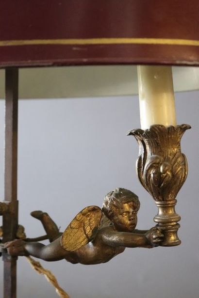 LAMPE BOUILLOTE en bronze et laiton, l'abat-jour...