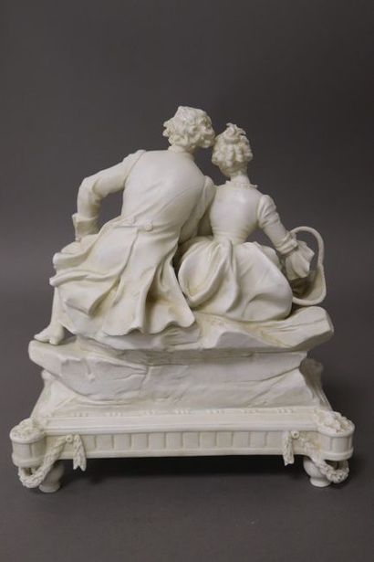 GROUPE en porcelaine représentant un couple...