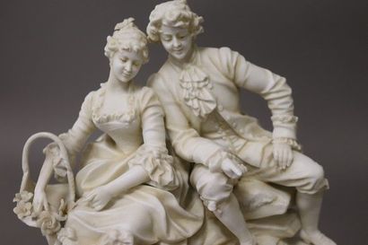 GROUPE en porcelaine représentant un couple...