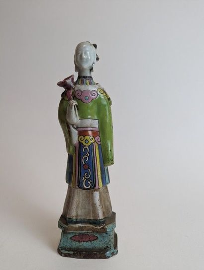 STATUETTE de geisha tenant un sceptre en...