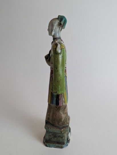 STATUETTE de geisha tenant un sceptre en...