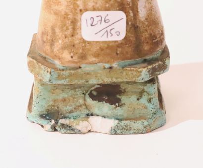 STATUETTE de geisha tenant un sceptre en...