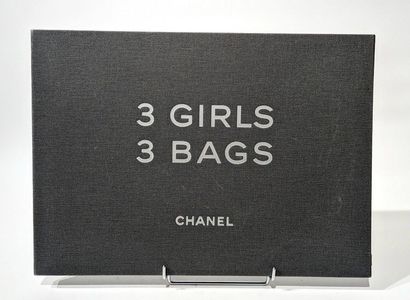 CHANEL 
COFFRET (3 GIRLS, 3 BAGS) comprenant...