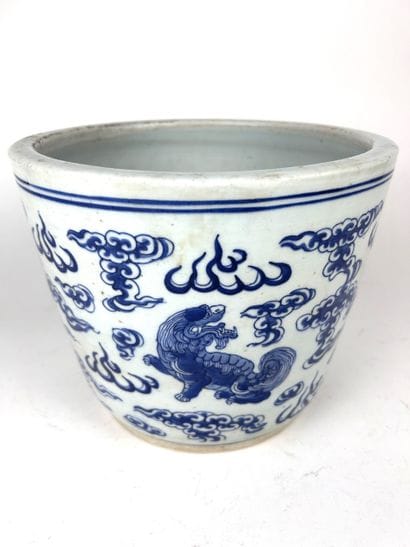 CHINA, early 20th century
Porcelain planters...