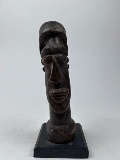 SET OF THREE AFRICAN-STYLE SCULPTED OBJECTS
Wood...