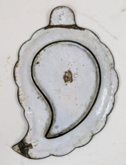 CHINA, 20th century
Lotus-flower-shaped enameled...