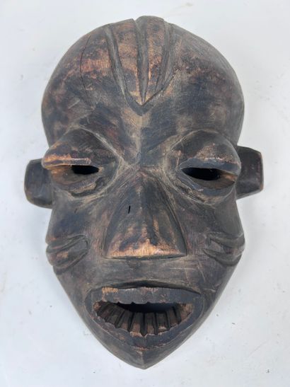 SET OF THREE AFRICAN-STYLE MASKS
Wood with...