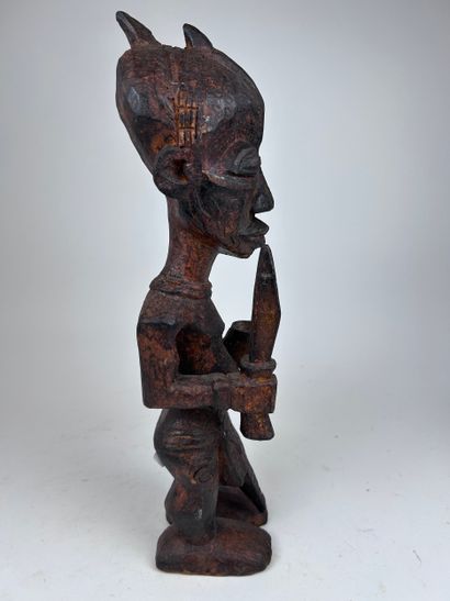 SET OF THREE AFRICAN-STYLE STATUETTES
Wood...