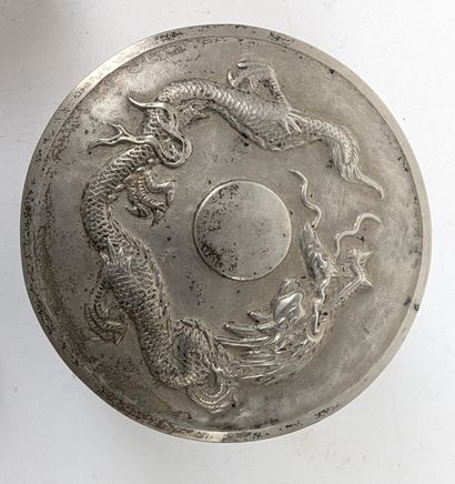 CHINA, circa 1900
Round box, TWO NAPKIN RINGS,...