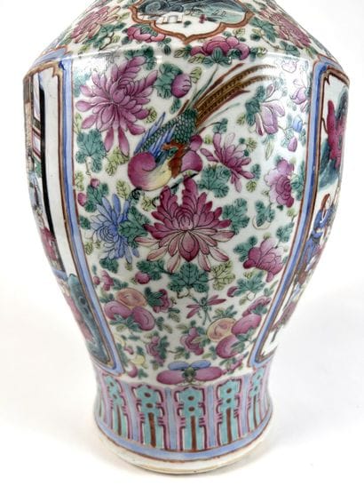 CHINA, Canton, late 19th century
Baluster-shaped...