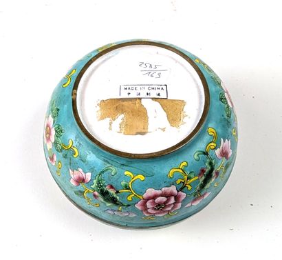 CHINA, mid-20th century
Round lidded box...