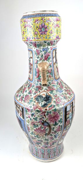 CHINA, Canton, late 19th century
Baluster-shaped...