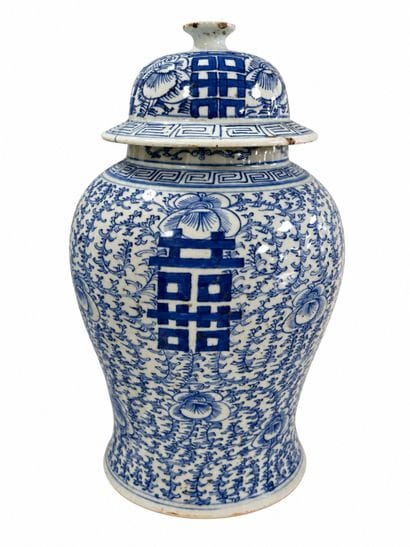 CHINA, 20th century
Baluster vase made of...