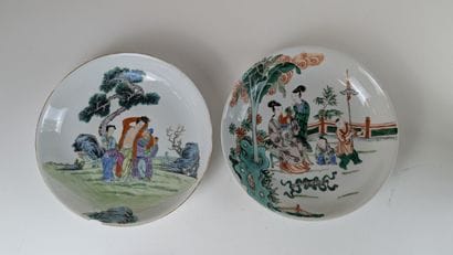 CHINA, 19th century
Deep porcelain plate...
